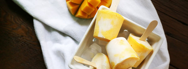 Paletas refrescantes de mango y coco